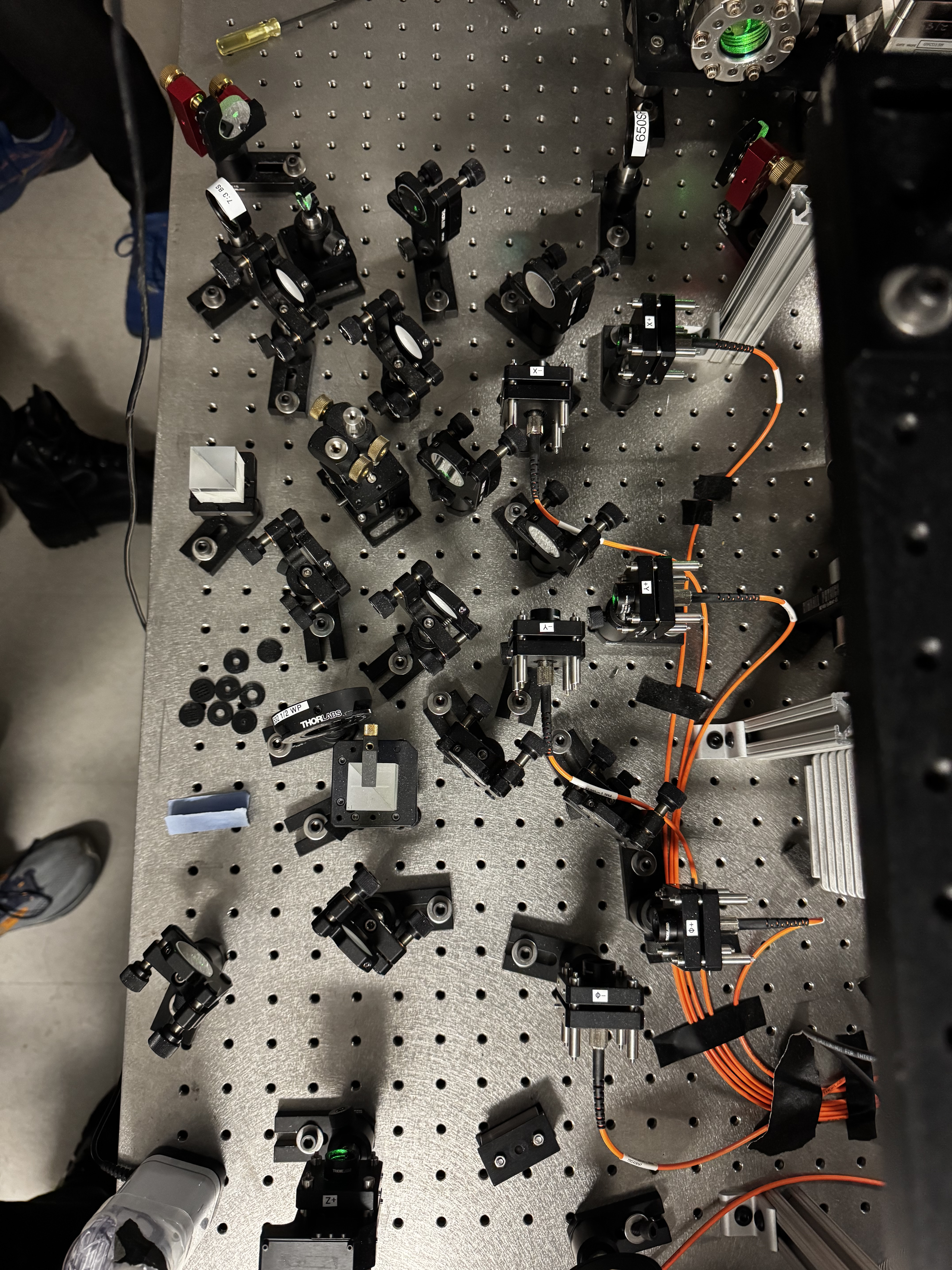 The custom alignment system used to stabilize the laser trapping beam.
